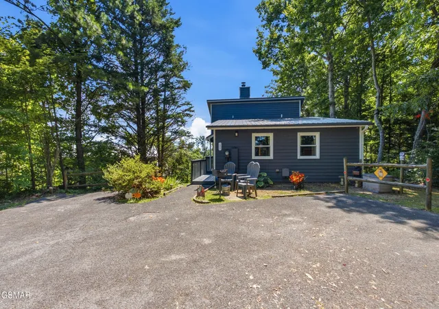 Photo 3 of Single family home for sale at 1415 S Baden Dr, Gatlinburg, TN 37738 | MLS# 3547774 | Listing updated on 2026-09-13