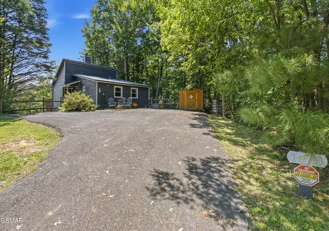 Photo 3 of Single family home for sale at 1415 S Baden Dr, Gatlinburg, TN 37738 | MLS# 3547774 | Listing updated on 2026-09-13