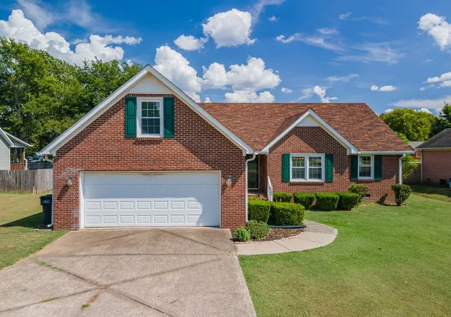 Photo 1 of Single family home for sale at 303 Springdale Dr, Columbia, TN 38401 | MLS# 3547784 | Listing updated on 2026-10-27