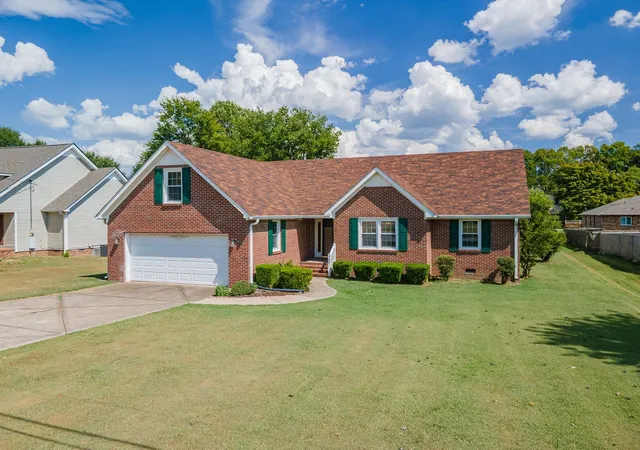Photo 1 of Single family home for sale at 303 Springdale Dr, Columbia, TN 38401 | MLS# 3547784 | Listing updated on 2026-10-27