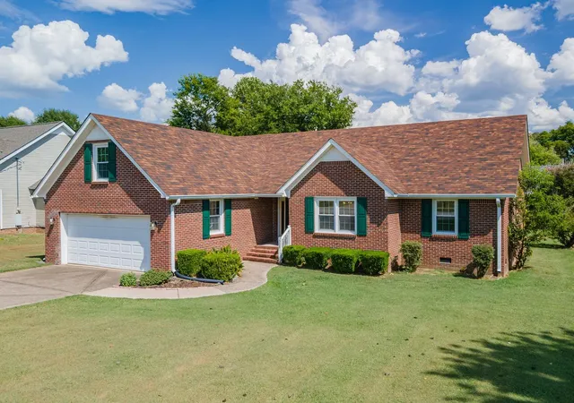Photo 2 of Single family home for sale at 303 Springdale Dr, Columbia, TN 38401 | MLS# 3547784 | Listing updated on 2026-10-27