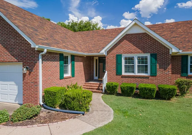 Photo 3 of Single family home for sale at 303 Springdale Dr, Columbia, TN 38401 | MLS# 3547784 | Listing updated on 2026-10-27