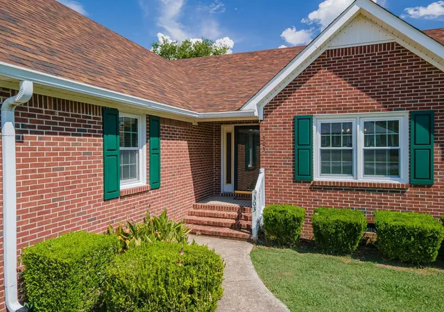 Photo 4 of Single family home for sale at 303 Springdale Dr, Columbia, TN 38401 | MLS# 3547784 | Listing updated on 2026-10-27