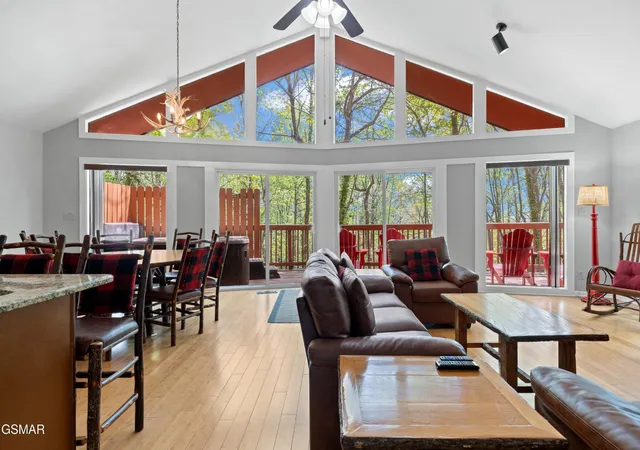 Photo 3 of Single family home for sale at 913 Echo Pl, Gatlinburg, TN 37738 | MLS# 3591886 | Listing updated on 2026-09-14