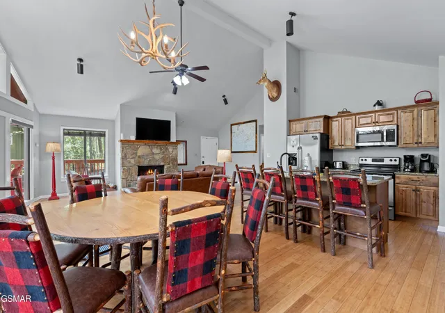 Photo 3 of Single family home for sale at 913 Echo Pl, Gatlinburg, TN 37738 | MLS# 3591886 | Listing updated on 2026-09-14