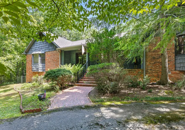 Photo 2 of Sale Pending at 2325 Wood Sorrell Ln, Signal Mountain, TN 37377 | MLS# 3547796 | Listing updated on 2026-09-14