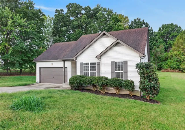 Photo 3 of Sale Pending at 532 Tracy Ln, Clarksville, TN 37040 | MLS# 3547898 | Listing updated on 2026-09-15