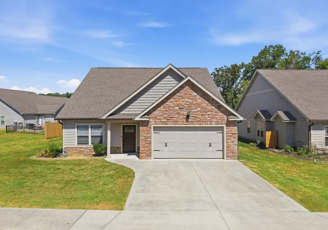 Photo 3 of Single family home for sale at 39 Daybreak Dr, Rossville, GA 30741 | MLS# 3547904 | Listing updated on 2026-09-14