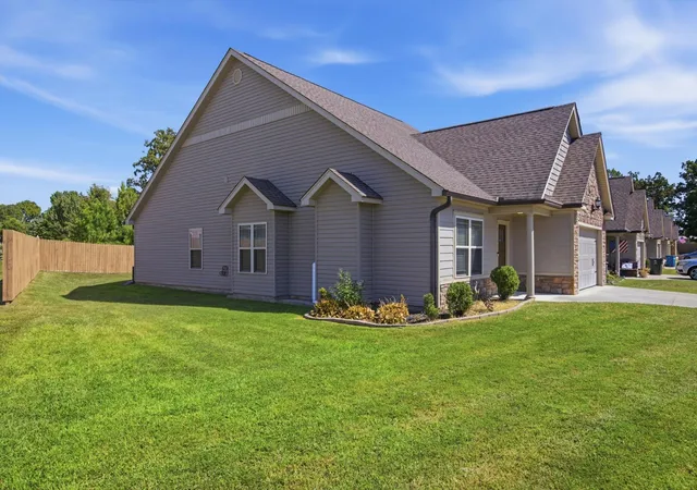 Photo 3 of Single family home for sale at 39 Daybreak Dr, Rossville, GA 30741 | MLS# 3547904 | Listing updated on 2026-09-14