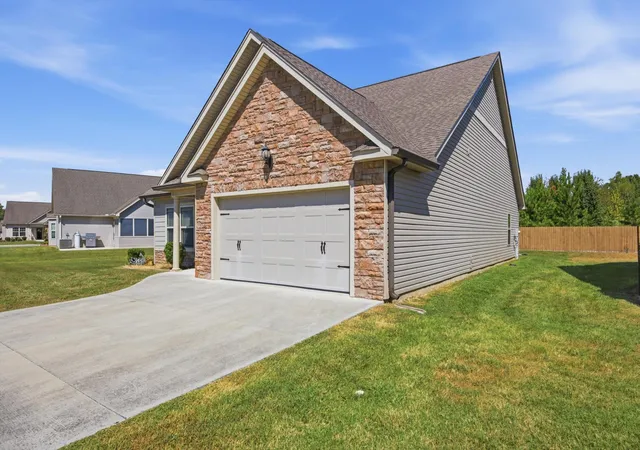 Photo 4 of Single family home for sale at 39 Daybreak Dr, Rossville, GA 30741 | MLS# 3547904 | Listing updated on 2026-09-14