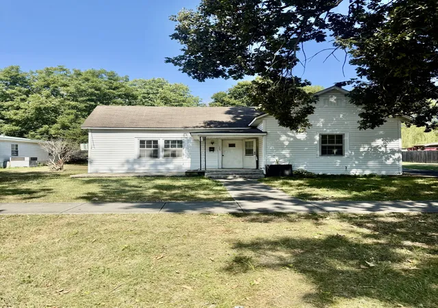 Photo 2 of Single family home for sale at 503 E Grundy St, Tullahoma, TN 37388 | MLS# 3592073 | Listing updated on 2026-09-18
