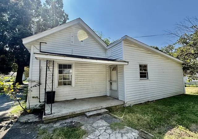 Photo 3 of Single family home for sale at 503 E Grundy St, Tullahoma, TN 37388 | MLS# 3592073 | Listing updated on 2026-09-18
