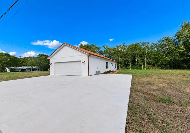 Photo 2 of Single family home for sale at 4206 Halls Hl Pike, Murfreesboro, TN 37130 | MLS# 3547957 | Listing updated on 2026-09-15