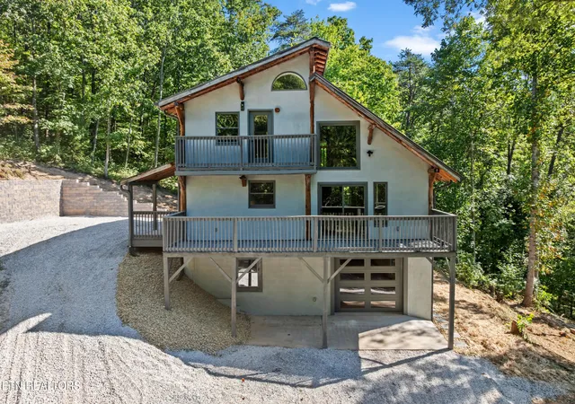 Photo 1 of Single family home for sale at 3261 Butterfly Holw Rd, Maryville, TN 37803 | MLS# 3547961 | Listing updated on 2026-09-14