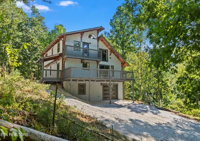 Photo 2 of Single family home for sale at 3261 Butterfly Holw Rd, Maryville, TN 37803 | MLS# 3547961 | Listing updated on 2026-09-14