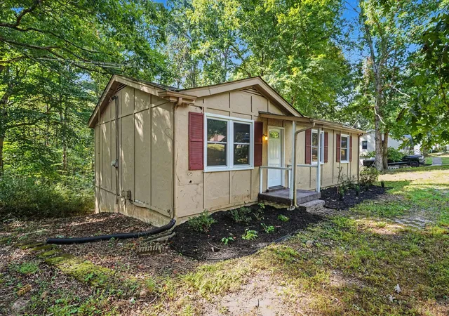 Photo 3 of Single family home for sale at 2117 Ferry Rd, Clarksville, TN 37040 | MLS# 3583619 | Listing updated on 2026-10-14