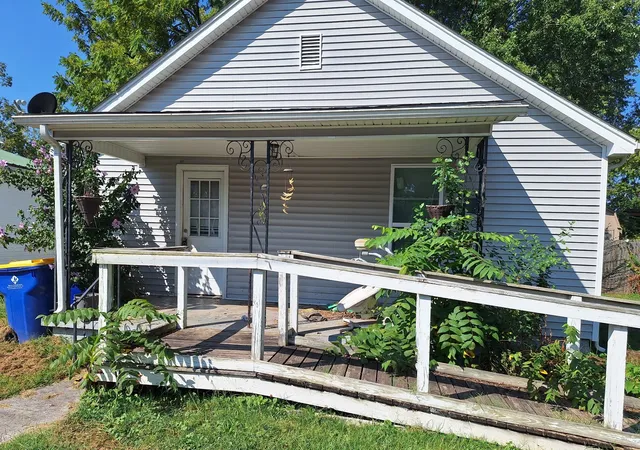 Photo 4 of Sale Pending at 301 N Breathitt St, Russellville, KY 42276 | MLS# 3548049 | Listing updated on 2026-10-09