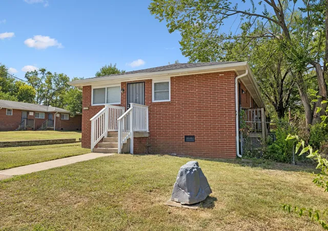 Listing Photo 5 - Condo for sale in building located at 1037 31st Ave N, Nashville, TN 37209