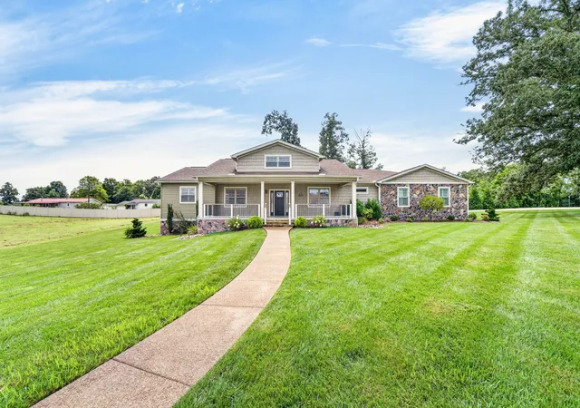 Photo 2 of Single family home for sale at 171 Red Oak Dr, Crossville, TN 38555 | MLS# 3548048 | Listing updated on 2026-09-14