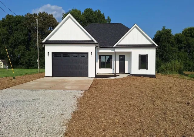 Photo 1 of Single family home for sale at 1557 Rowe Gap Rd, Winchester, TN 37398 | MLS# 3592183 | Listing updated on 2026-09-15