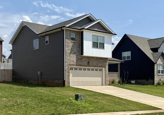 Photo 3 of Single family home for sale at 835 Crestone Ln, Clarksville, TN 37042 | MLS# 3548075 | Listing updated on 2026-09-14
