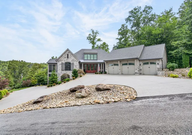 Photo 1 of Single family home for sale at 142 Pineridge Loop, Crossville, TN 38558 | MLS# 3548088 | Listing updated on 2026-09-14
