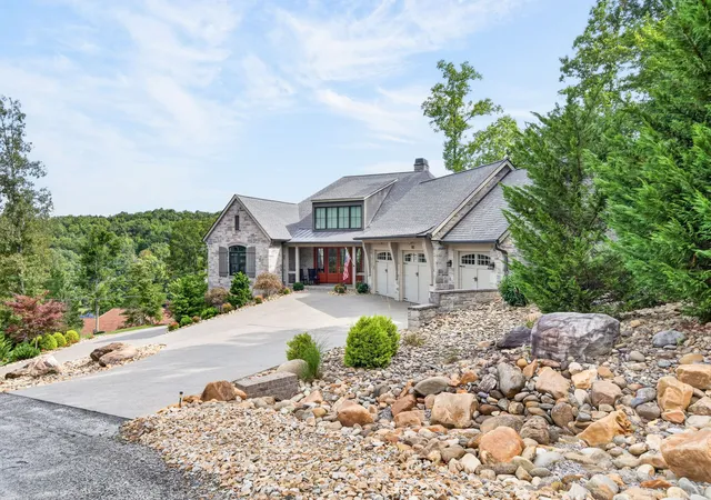 Photo 3 of Single family home for sale at 142 Pineridge Loop, Crossville, TN 38558 | MLS# 3548088 | Listing updated on 2026-09-14