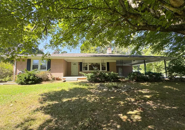 Single family home for sale at 3025 Old Hwy 31 E, Westmoreland, TN 37186 | MLS# 3592388