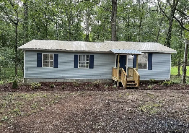 Photo 1 of Single family home for sale at 136 Beechview Dr, Clifton, TN 38425 | MLS# 3548144 | Listing updated on 2026-09-14
