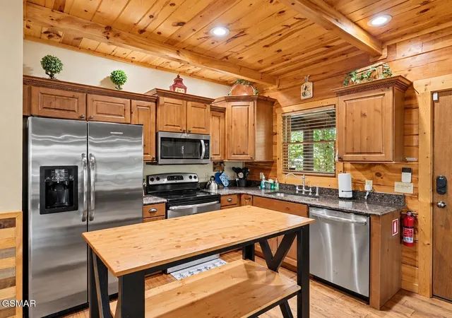 Photo 3 of Single family home for sale at 3521 Sand Ridge Way, Pigeon Forge, TN 37863 | MLS# 3548113 | Listing updated on 2026-09-14