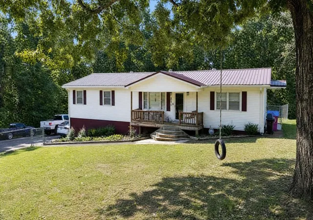 Photo 3 of Single family home for sale at 271 Oakdale Rd, Camden, TN 38320 | MLS# 3566224 | Listing updated on 2026-09-14