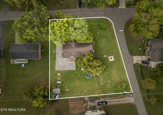 Photo 2 of Single family home for sale at 516 Madison Ave, Sparta, TN 38583 | MLS# 3567135 | Listing updated on 2026-09-14