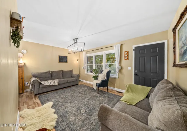 Photo 3 of Single family home for sale at 516 Madison Ave, Sparta, TN 38583 | MLS# 3567135 | Listing updated on 2026-10-29