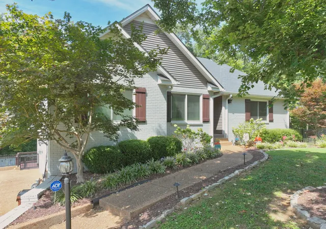 Photo 3 of Single family home for sale at 307 Dorris Ct, Hendersonville, TN 37075 | MLS# 3592024 | Listing updated on 2026-09-14
