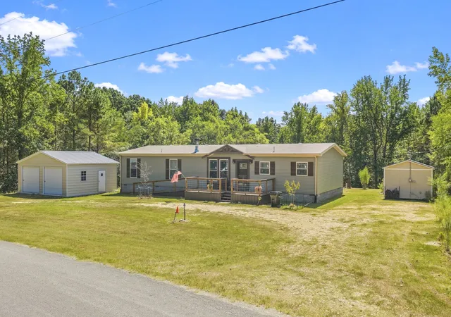 Photo 3 of Manufactured home for sale at 110 Christian Chapel Rd, Cedar Grove, TN 38321 | MLS# 3591998 | Listing updated on 2026-09-14