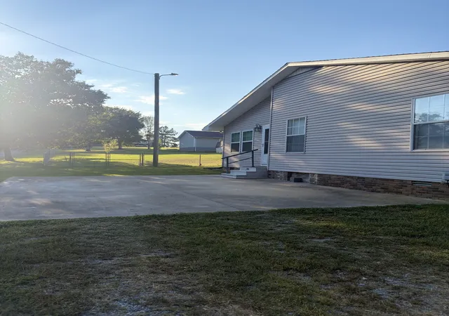 Photo 3 of Single family home for sale at 499 Belew Dr, Lawrenceburg, TN 38464 | MLS# 3592259 | Listing updated on 2026-09-15