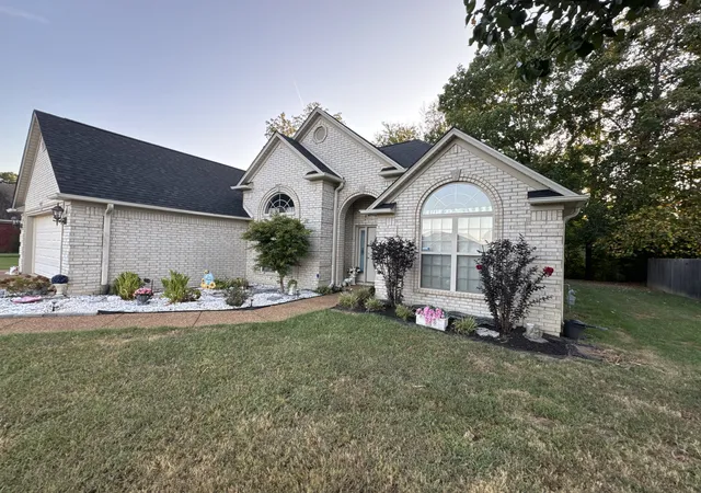 Photo 1 of Single family home for sale at 132 Oxford Dr, Jackson, TN 38305 | MLS# 3592062 | Listing updated on 2026-09-15