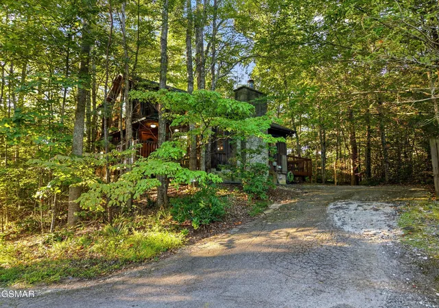 Photo 2 of Single family home for sale at 507 Eagle Trl, Gatlinburg, TN 37738 | MLS# 3592166 | Listing updated on 2026-09-15