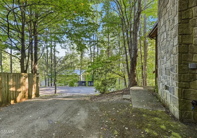 Photo 3 of Single family home for sale at 507 Eagle Trl, Gatlinburg, TN 37738 | MLS# 3592166 | Listing updated on 2026-09-15
