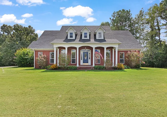 Photo 1 of Single family home for sale at 315 Masters Dr, Lexington, TN 38351 | MLS# 3592214 | Listing updated on 2026-09-15