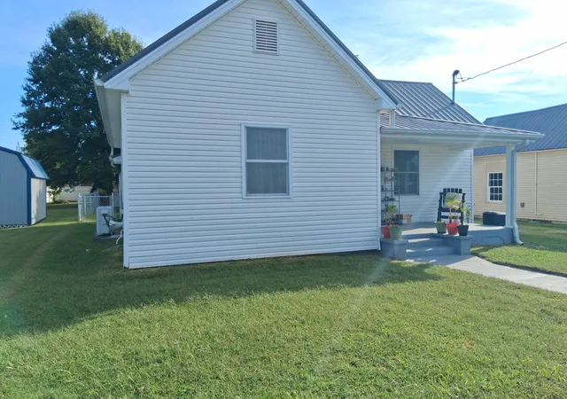 Photo 2 of Single family home for sale at 104 Hodges St N, Cowan, TN 37318 | MLS# 3592432 | Listing updated on 2026-09-15