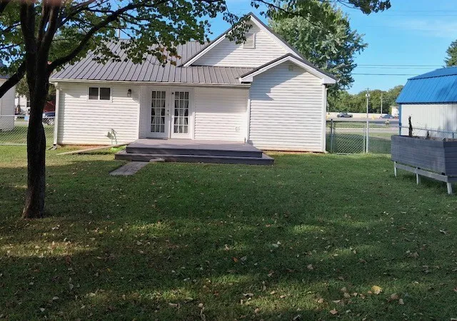 Photo 3 of Single family home for sale at 104 Hodges St N, Cowan, TN 37318 | MLS# 3592432 | Listing updated on 2026-09-26