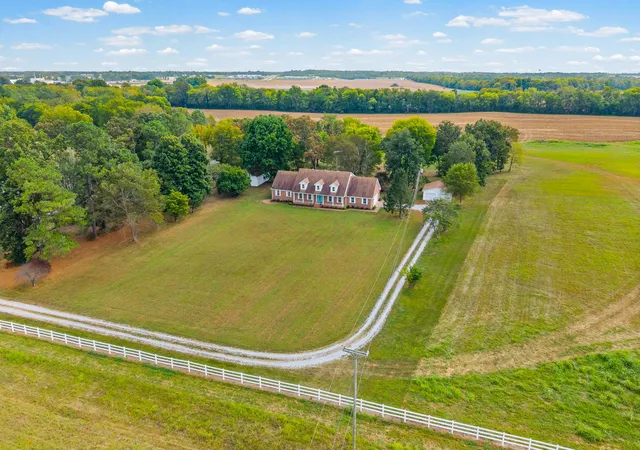 Photo 1 of Single family home for sale at 4655 Cadiz Rd, Hopkinsville, KY 42240 | MLS# 3592274 | Listing updated on 2026-10-13