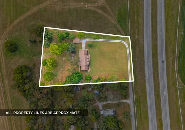 Photo 3 of Single family home for sale at 4655 Cadiz Rd, Hopkinsville, KY 42240 | MLS# 3592274 | Listing updated on 2026-10-13