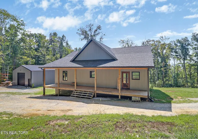 Photo 1 of Single family home for sale at 715 Crab Mountain Rd, Jamestown, TN 38556 | MLS# 3592288 | Listing updated on 2026-09-30