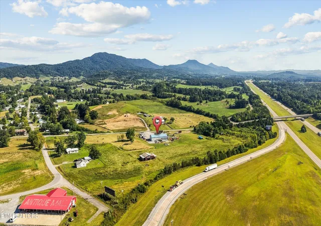 Photo 3 of Single family home for sale at 803 Baileyton Main St, Greeneville, TN 37745 | MLS# 3592298 | Listing updated on 2026-09-15