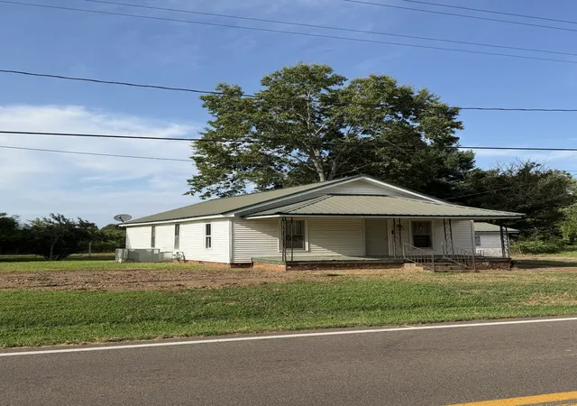 Photo 1 of Single family home for sale at 10390 Highway 54, Paris, TN 38242 | MLS# 3592319 | Listing updated on 2026-09-15