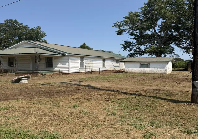 Photo 3 of Single family home for sale at 10390 Highway 54, Paris, TN 38242 | MLS# 3592319 | Listing updated on 2026-09-15