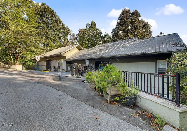 Photo 3 of Single family home for sale at 549 Johnson Ln #S1,2, Gatlinburg, TN 37738 | MLS# 3592301 | Listing updated on 2026-09-15