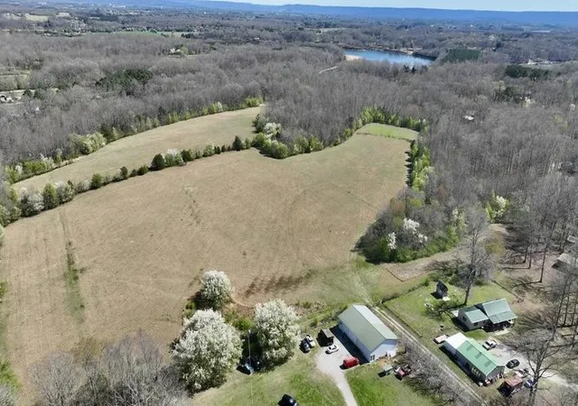 Photo 4 of Single family home for sale at 28 Old Eastbrook Rd, Estill Springs, TN 37330 | MLS# 3592369 | Listing updated on 2026-09-15